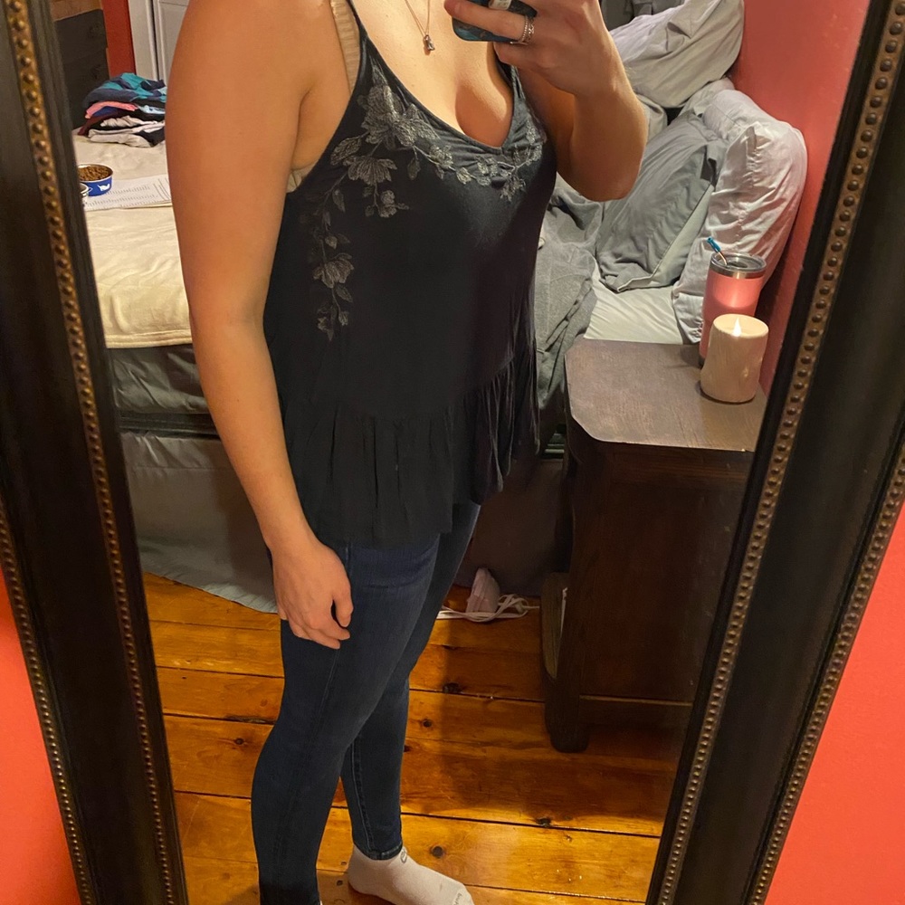 Grey American Eagle flowy tank top. Size large. Only worn once